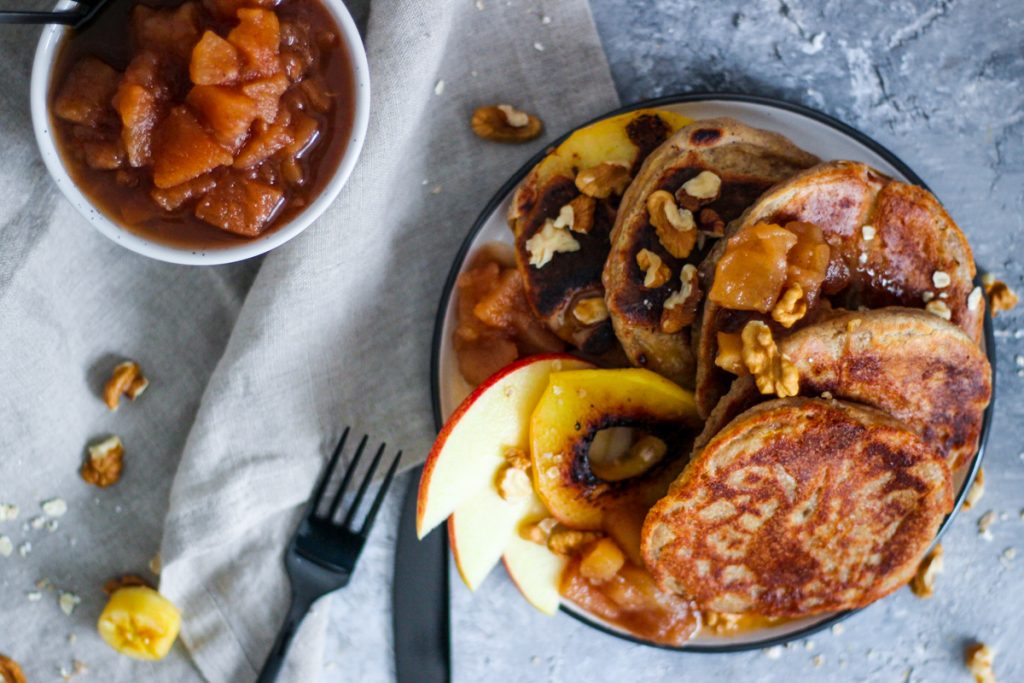 [Rezept] Apfelpancakes mit Haferflockenmehl (vegan) – CUTIEKULLA