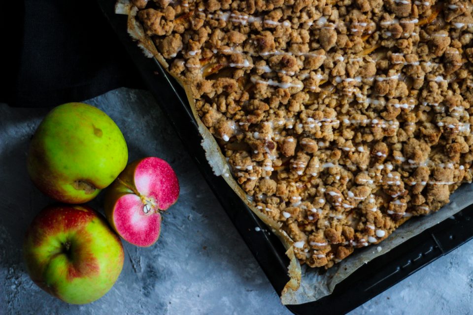 [Rezept] Apfelblechkuchen mit Streuseln (vegan) – CUTIEKULLA